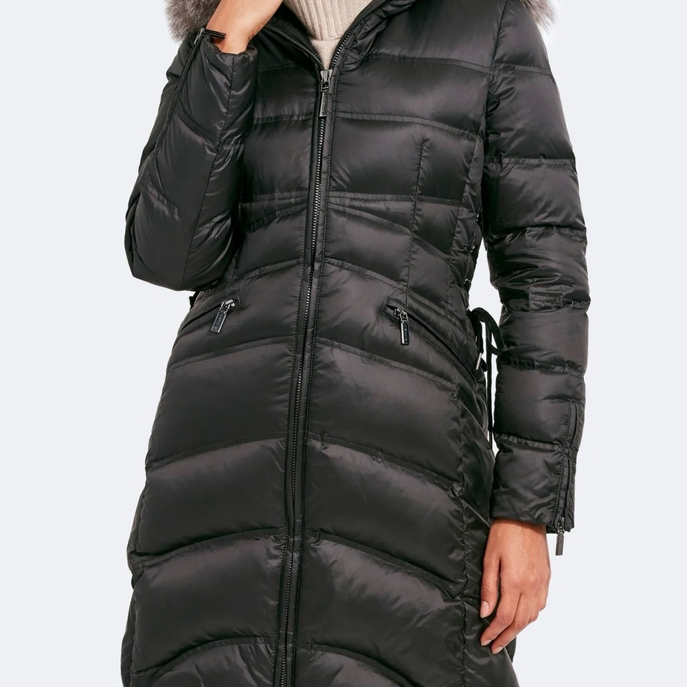 Authentic Excellent Condition Dawn Levy Women mid length Coat with fur on hood